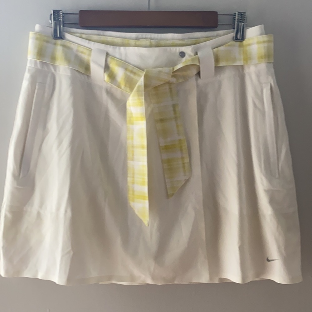Nike Golf 2 in 1 skirt/short set with belt, size 6